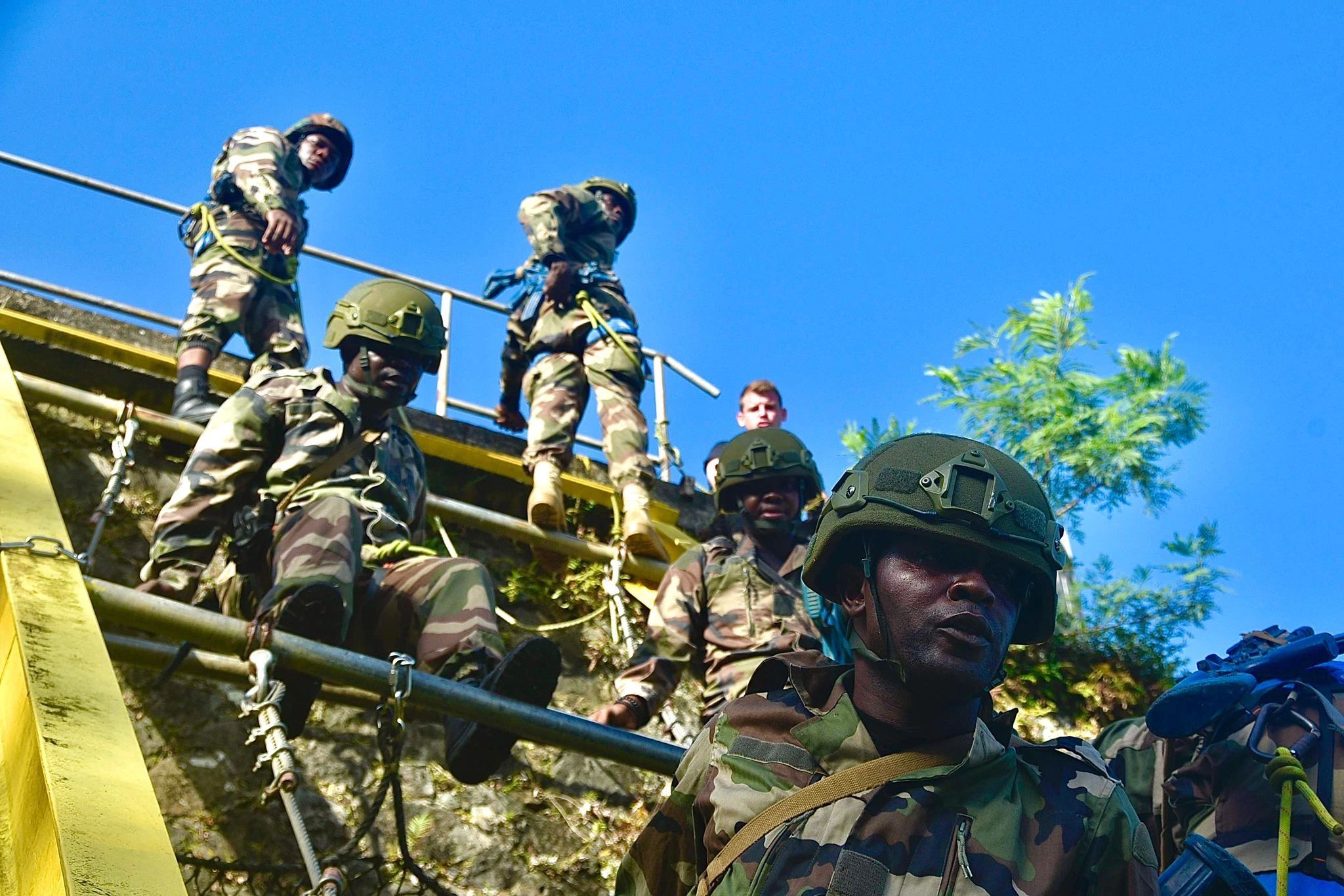 Forces armées d’Haïti (FAd’H). Forces armées d’Haïti (FAd’H).